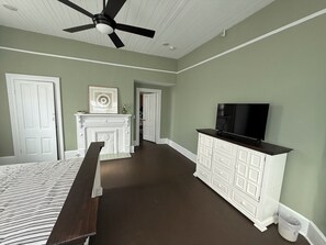 1 bedroom, WiFi, bed sheets - Oasis Retreat
Charming, newly renovated 1/1 in the heart of downtown (Americus)