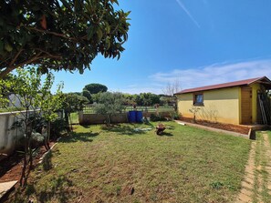 Property grounds - Apartment 1272/12202 (Istria - Valbandon), 500m from the beach (Valbandon)