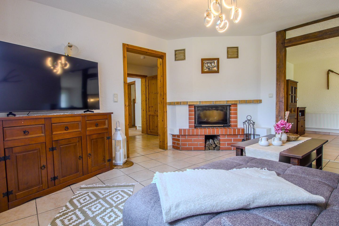 TV, fireplace, stereo