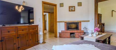 電視、壁爐、音響