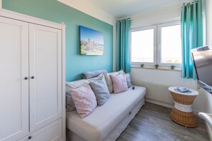 TV, table tennis, stereo