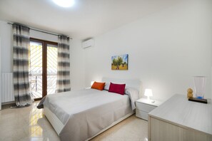 3 室のベッドルーム、アイロン / アイロン台、WiFi、ベッドシーツ