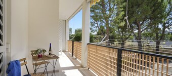 GuestHost - Spacious apartment recently renovated and able to comfortably accommodate up to 5 people, with three bedrooms, two bathrooms and two balconies. The accommodation has a convenient parking space inside the condominium park. Located just 5 minut