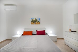 3 habitaciones, tabla de planchar con plancha, wifi y ropa de cama 