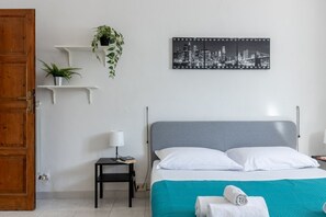 1 habitación, tabla de planchar con plancha, wifi y ropa de cama 