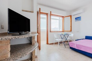 1 chambre, fer et planche à repasser, accès à Internet