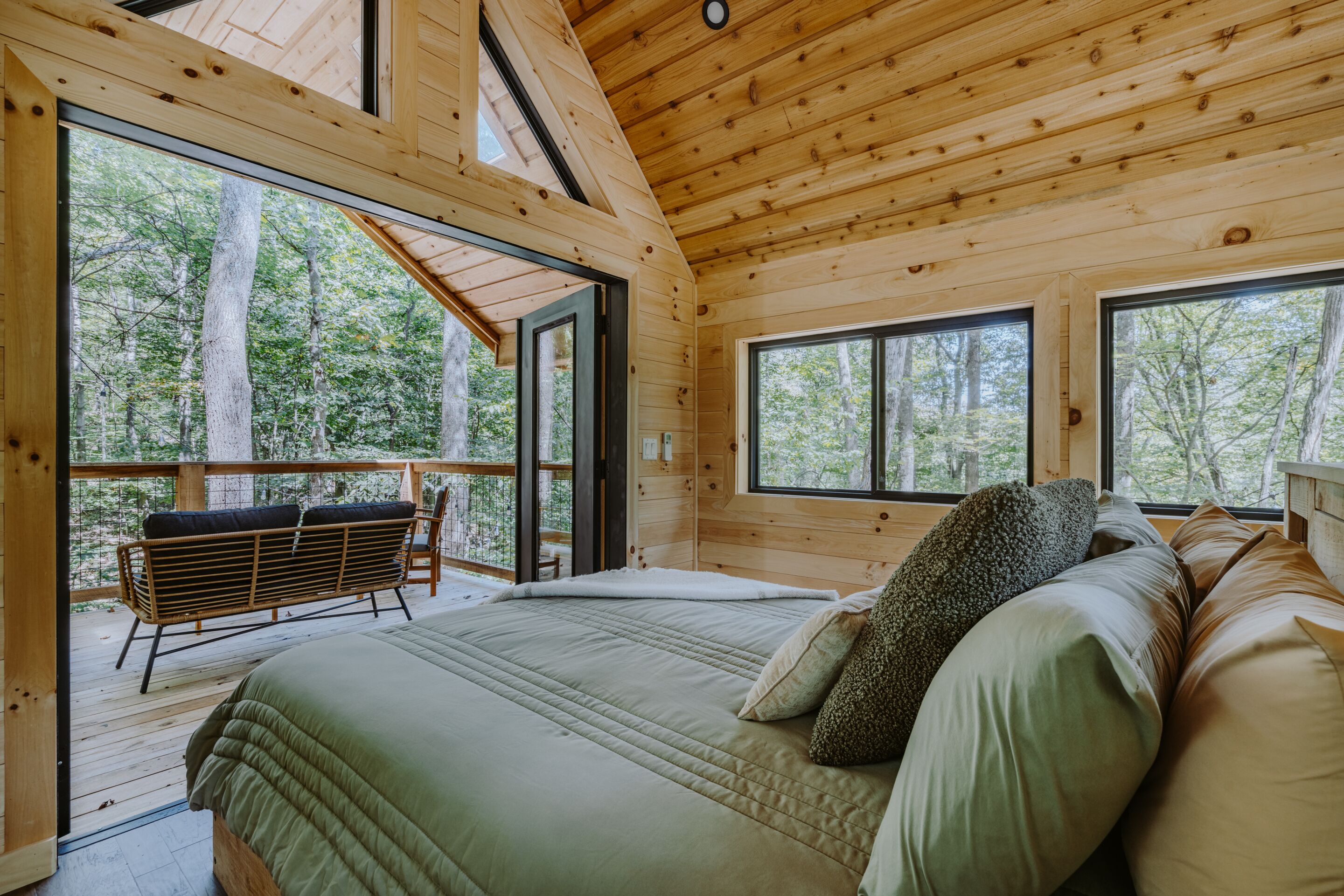 The Tulip Treehouse | Hocking Hills Reviews, Deals & Photos 2026