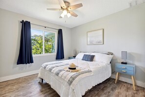 4 slaapkamers, een bureau, een strijkplank/strijkijzer, gratis wifi