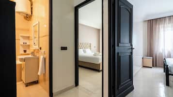 2 chambres, coffres-forts dans les chambres, fer et planche à repasser