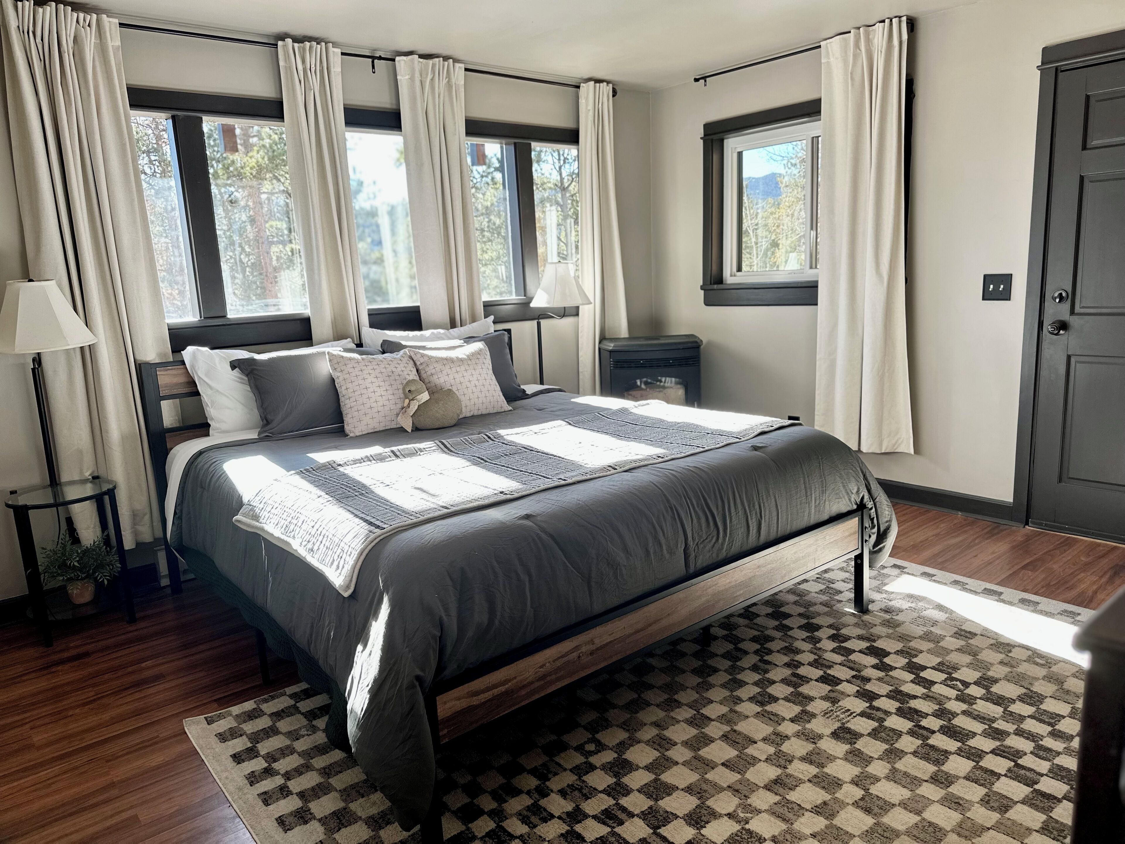 4 bedrooms, desk, free WiFi, bed sheets