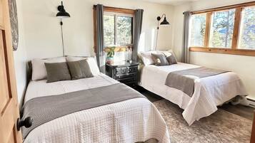 4 habitaciones, escritorio, wifi gratis y ropa de cama