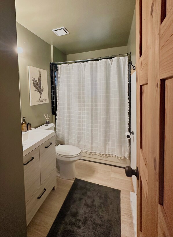 Dusj, hårføner, bidé og håndklær