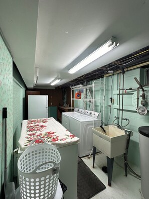 Interior - Vintage 4-bedroom house in Cottage Grove with spacious backyard and free parking (Cottage Grove)