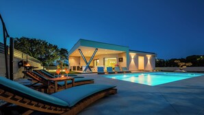 A heated pool - Villa Valin (Istria - Mali Vareški) (Mali Vareški)