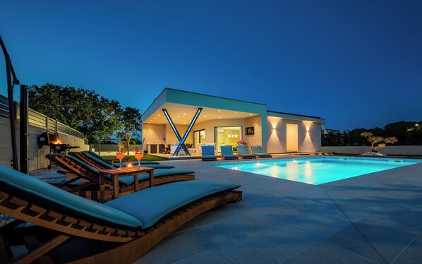 A heated pool - Villa Valin (Istria - Mali Vareški) (Mali Vareški)