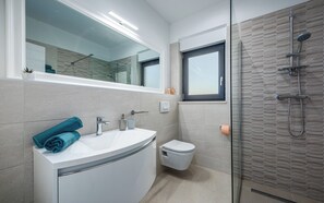 Shower - Villa Valin (Istria - Mali Vareški) (Mali Vareški)