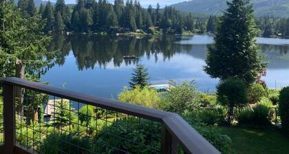 Peaceful, Private, Cozy Lakefront Cabin, stunning views.