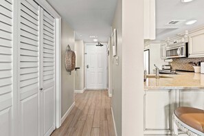 Interior - Beachside Bliss by Avantstay Beachfront w/ Pool (Panama City Beach)