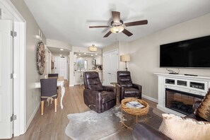 Interior - Beachside Bliss by Avantstay Beachfront w/ Pool (Panama City Beach)