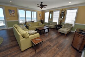 Smart TV - Southern Elegance - Oceanfront in Garden City Beach (Garden City Beach)