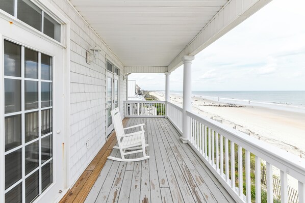 Property grounds - Southern Elegance - Oceanfront in Garden City Beach (Garden City Beach)