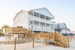 Exterior - Southern Elegance - Oceanfront in Garden City Beach (Garden City Beach)