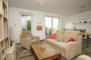 Fernseher, DVD-Player, Stereoanlage