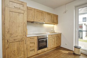 Unclassified image, 3 of 31, button