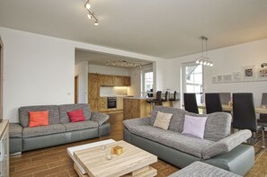 Unclassified image, 5 of 31, button