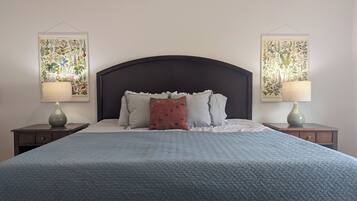 3 habitaciones, escritorio, tabla de planchar con plancha y wifi gratis