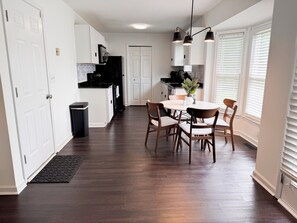 Fridge, microwave, oven, stovetop - Aesthetic 3-bedroom house close to Fort Campbell (Clarksville)