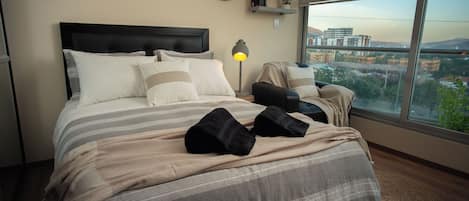 2 quartos, ferros/tábuas de passar roupa, Wi-Fi, roupa de cama