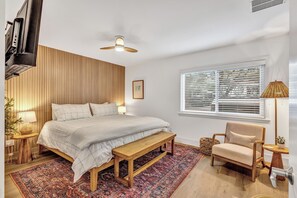 3 slaapkamers, een strijkplank/strijkijzer, gratis wifi, beddengoed