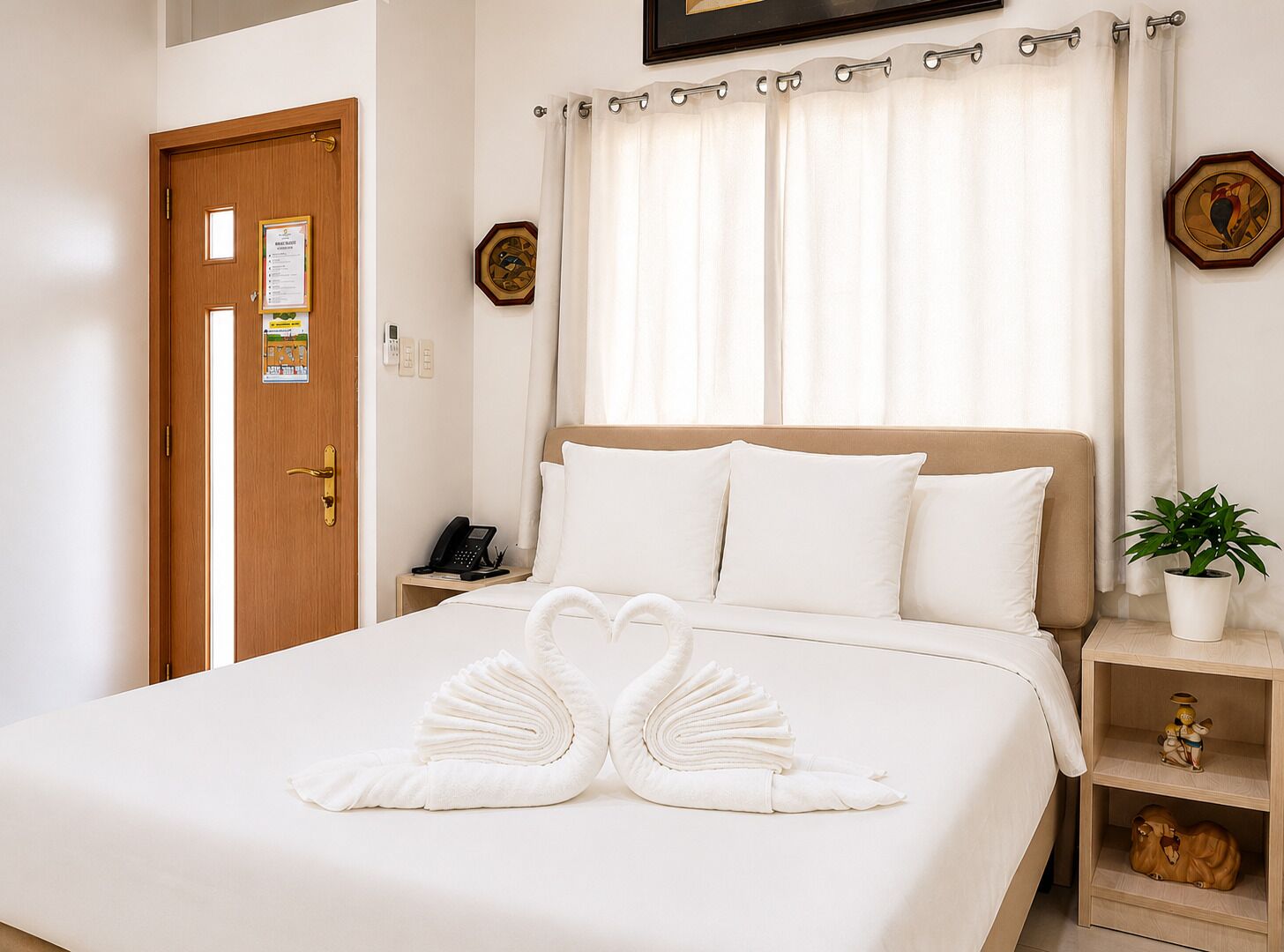 Standard Deluxe Room | Espace de travail pour ordinateur portable, Wi-Fi gratuit, draps fournis