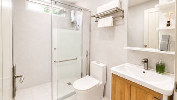 Shower, rainfall showerhead, bidet, towels