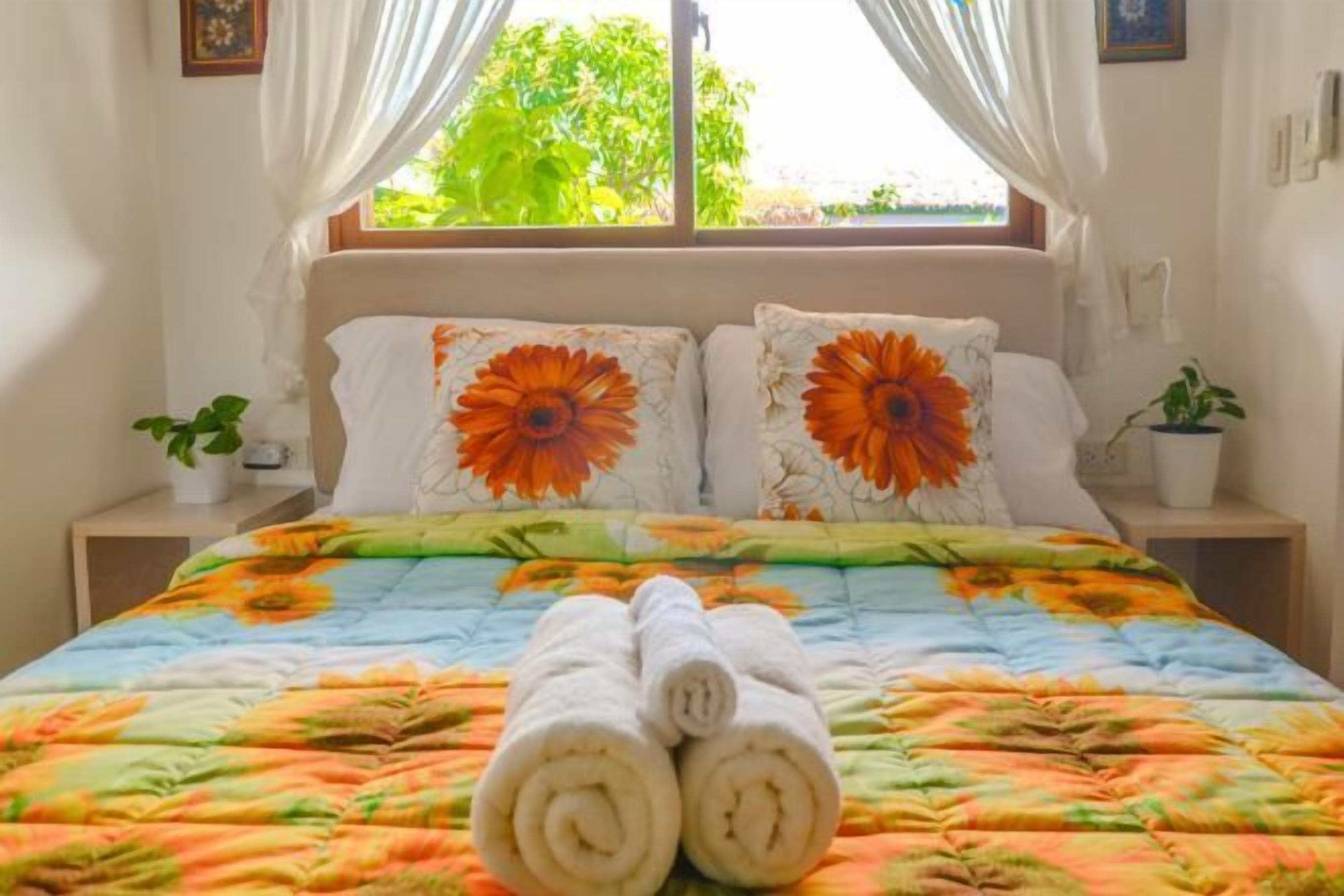 Escrivaninha, espaço de trabalho para notebook, Wi-Fi de cortesia