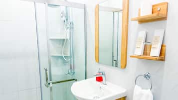 Superior Deluxe Room | Bathroom