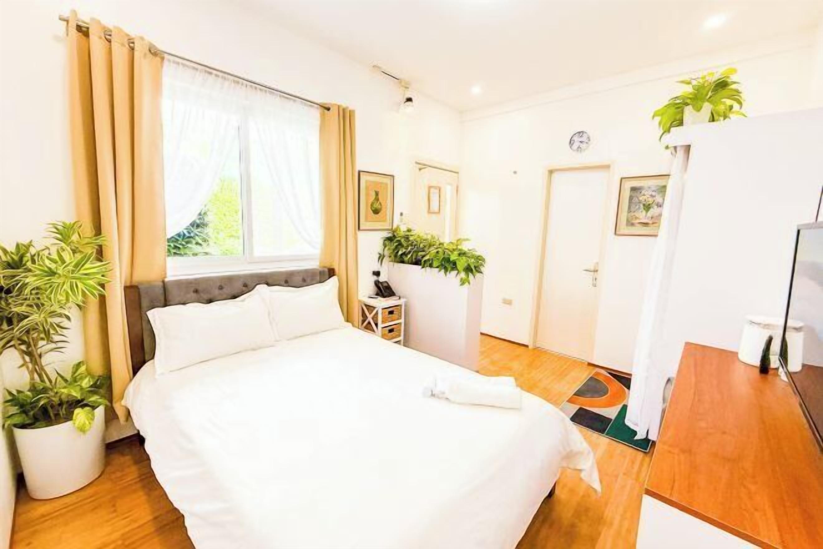 Escrivaninha, espaço de trabalho para notebook, Wi-Fi de cortesia