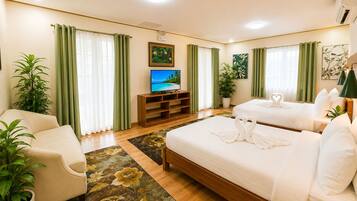Family Room | Laptop workspace, free WiFi, bed sheets