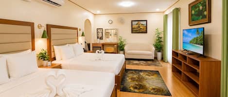 Family Room | Laptop workspace, free WiFi, bed sheets