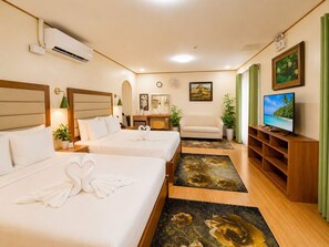 Family Room | Laptop workspace, free WiFi, bed sheets - Sky Garden Homestay (Olongapo)