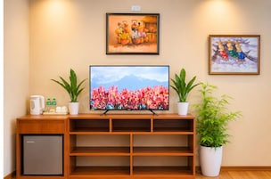 Superior Double Room, Non Smoking | Laptop workspace, free WiFi, bed sheets