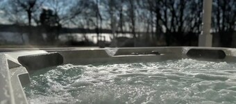 Lake estate on Old Hickory with pool and hot tub, convenient to Nashville