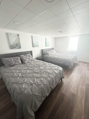 4 bedrooms, iron/ironing board, free WiFi, bed sheets