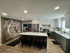 Refrigerador, microondas, horno, placa de cocina