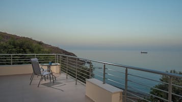 Deluxe Villa | Terrace/patio