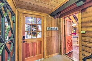 Interior - Rustic Pinetop Log Cabin w/ Fire Pit + Grill! (Pinetop)