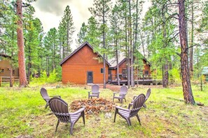 Terrace/patio - Rustic Pinetop Log Cabin w/ Fire Pit + Grill! (Pinetop)