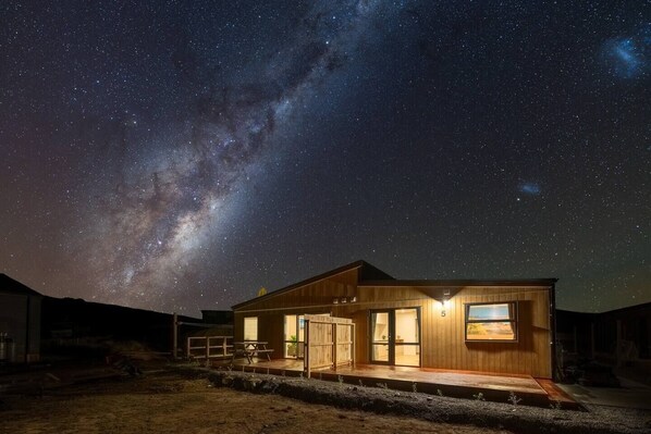 Exterior - New warm family friendly /2bedroom /kingbed/unit 5 (Lake Tekapo)