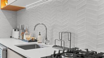 Fridge, microwave, stovetop, dishwasher